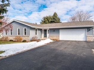 779 Loomis Dr, Rockton, IL 61072