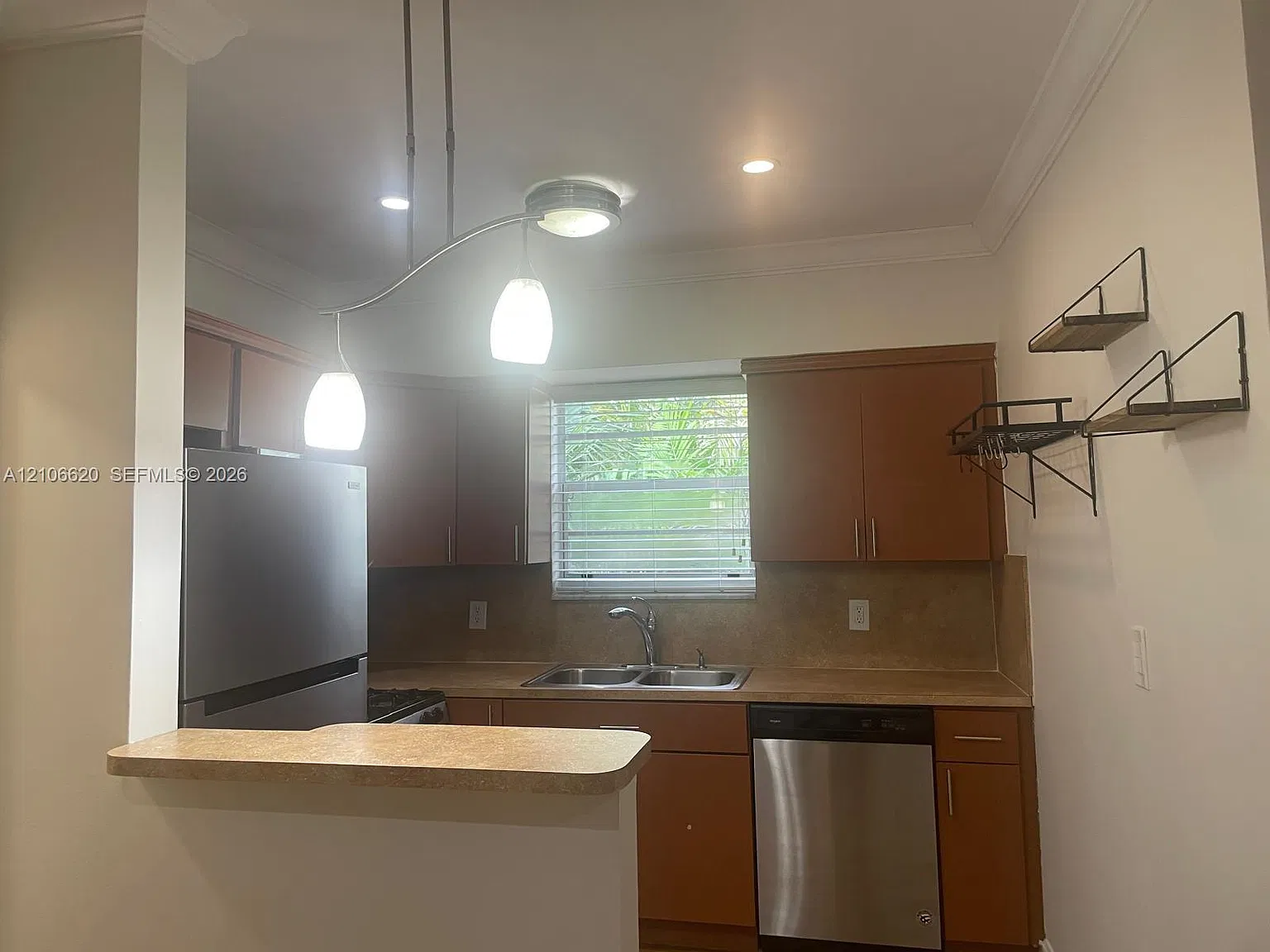 41 St Business Sub — Photo 3
