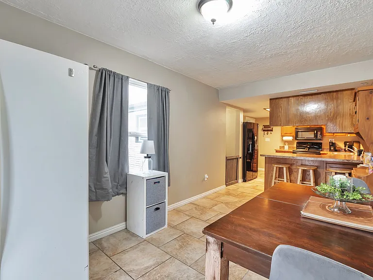 748 E Maple St — Photo 6