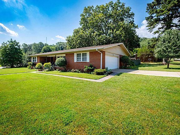 4th image of 2 Oakhurst Dr