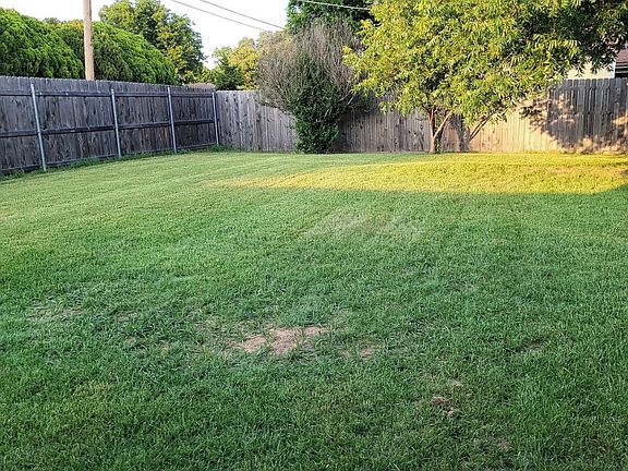 3rd image of 4721 Raylett Dr