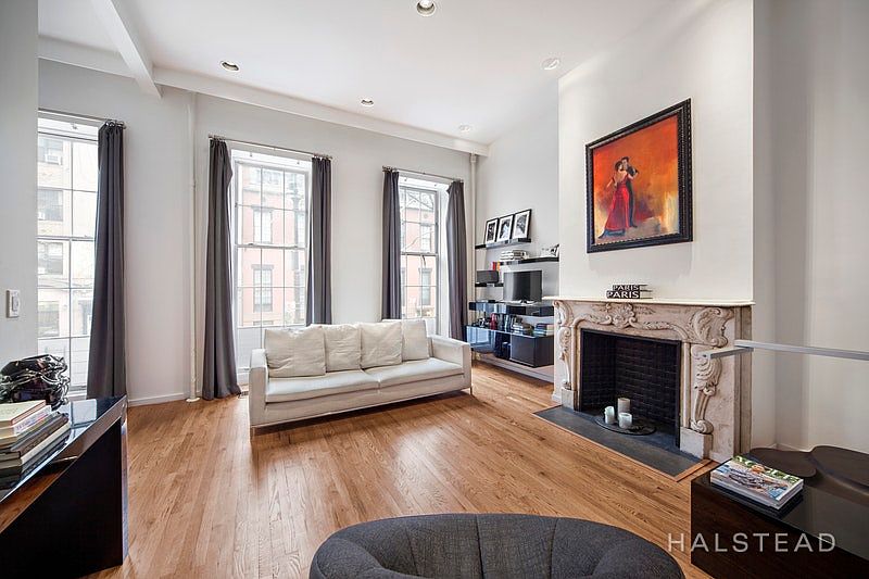 1st image of 29 E 11th St