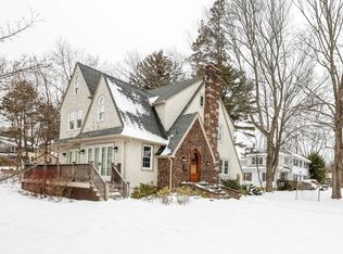 27 W Brookside Dr, Larchmont, NY 10538