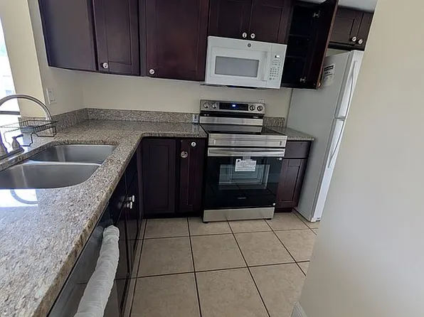 7840 Niagara Ave #325, Tampa, FL 33617