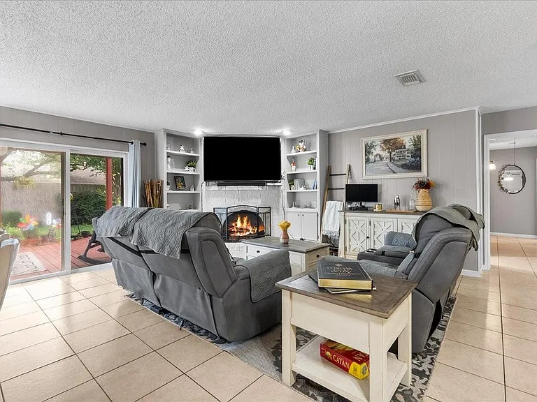 883 Silverpines Rd — Photo 11