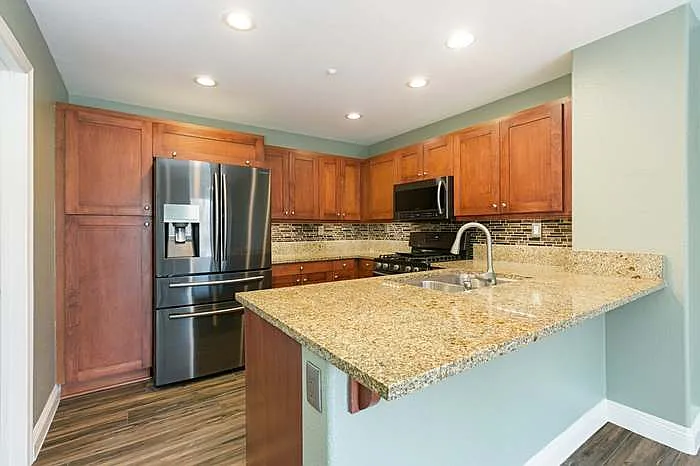 3516 Shoreline Bluff Ln — Photo 7