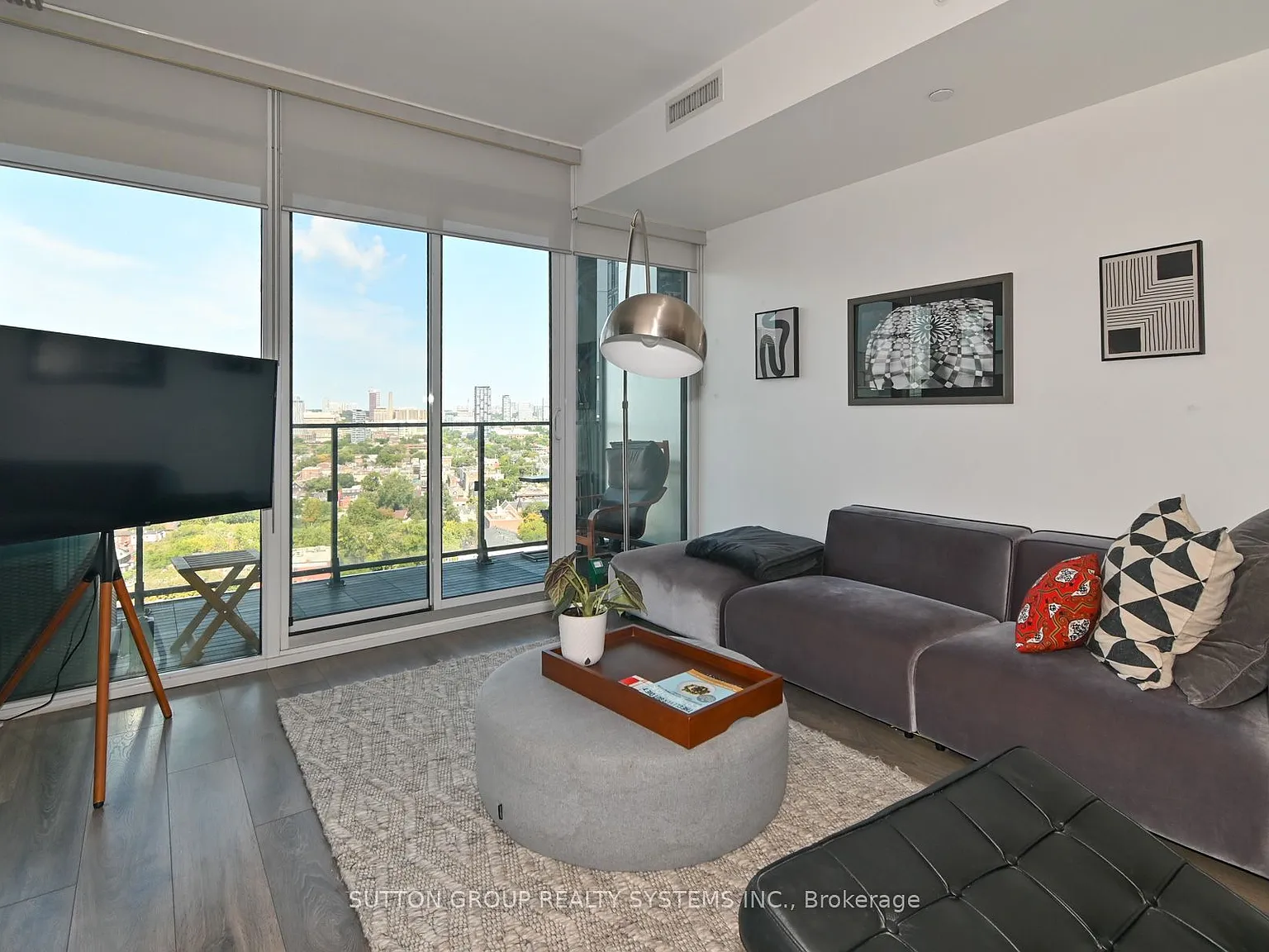 Tableau Condominium — Photo 4