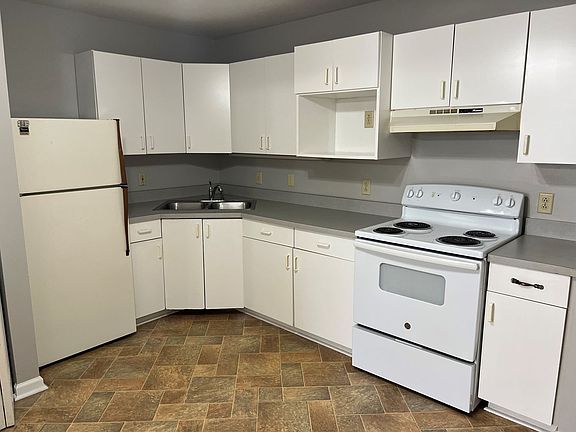 3rd image of 115 Sable Ave APT J