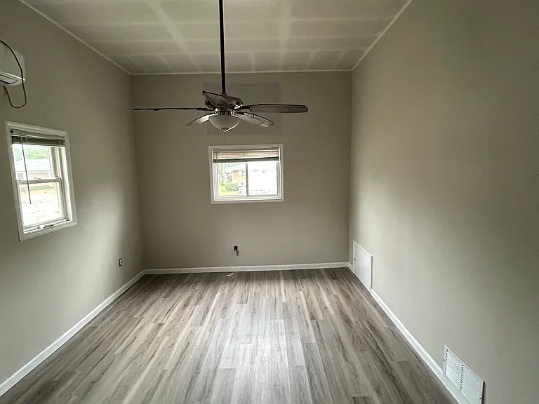1320 Parker Ave SW — Photo 5