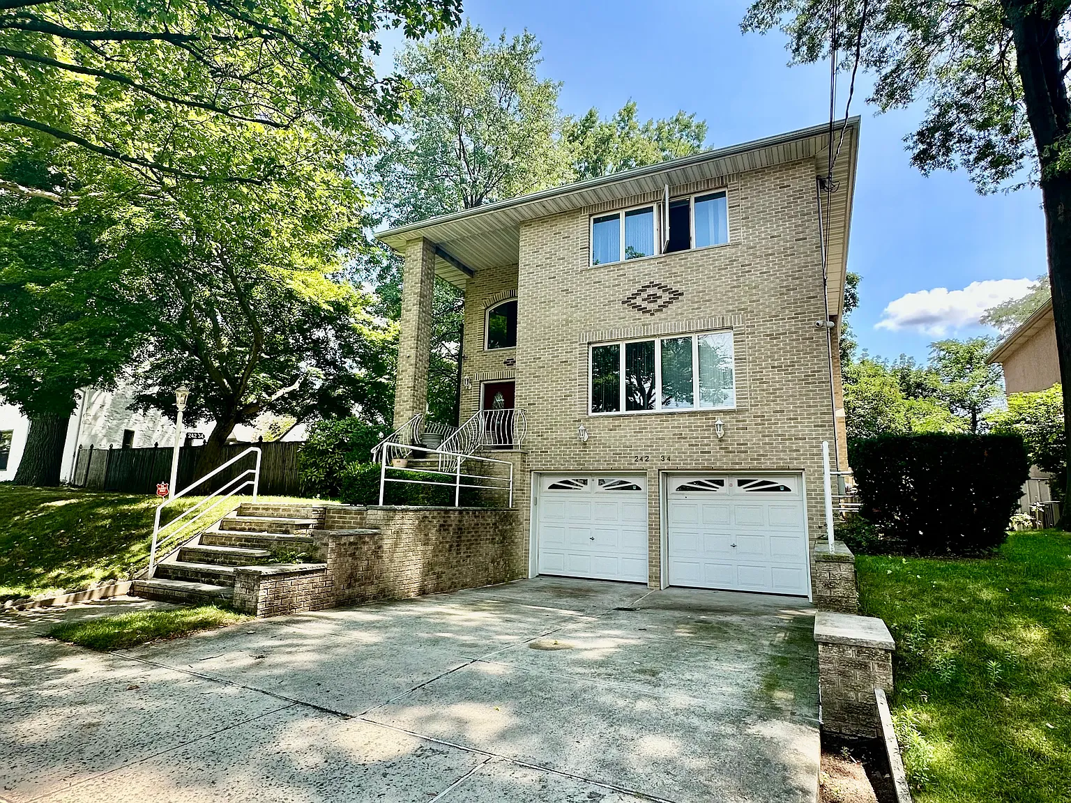 5 bed, 2300 sqft, $5,000 — Photo 2