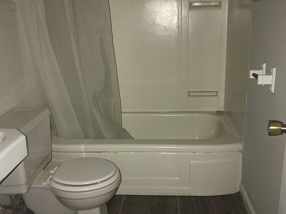 3rd image of 2301 Hulman St APT B