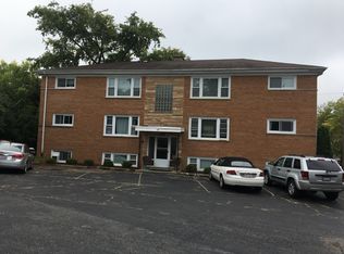 143 Ann St #BS, Clarendon Hills, IL 60514