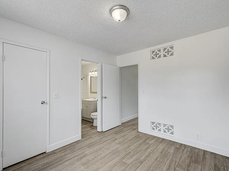 4805_Heidi St_unit 10-17