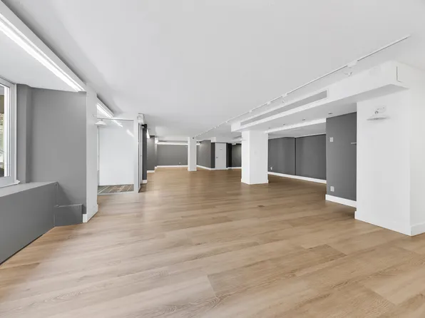 222 East 58th Street D image 3 of 10