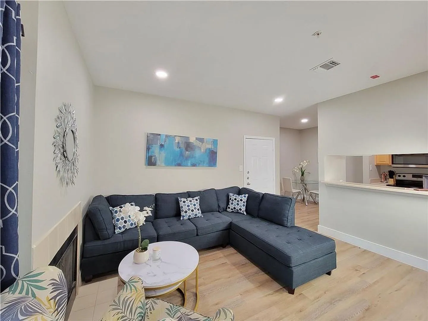 Edgecreek Condo for Lease — Photo 2
