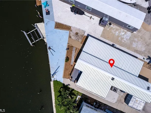 3913 Dewberry Ln, Saint James City, FL 33956