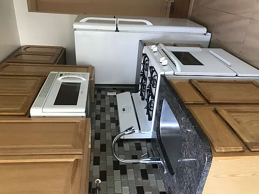 Rented by Michael Apfelbaum, LREB | media 7