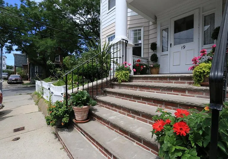 18 Park Ave #2 — Photo 3