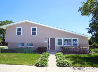 2945 Jerrie Ln, Glenview, IL 60025