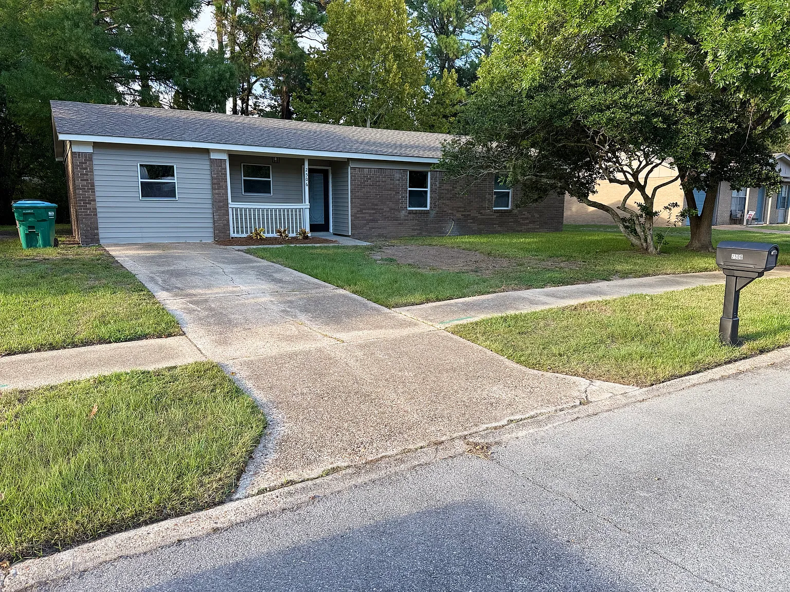 3 bed, 1.5 bath, 1400 sqft, $1,600 — Photo 1