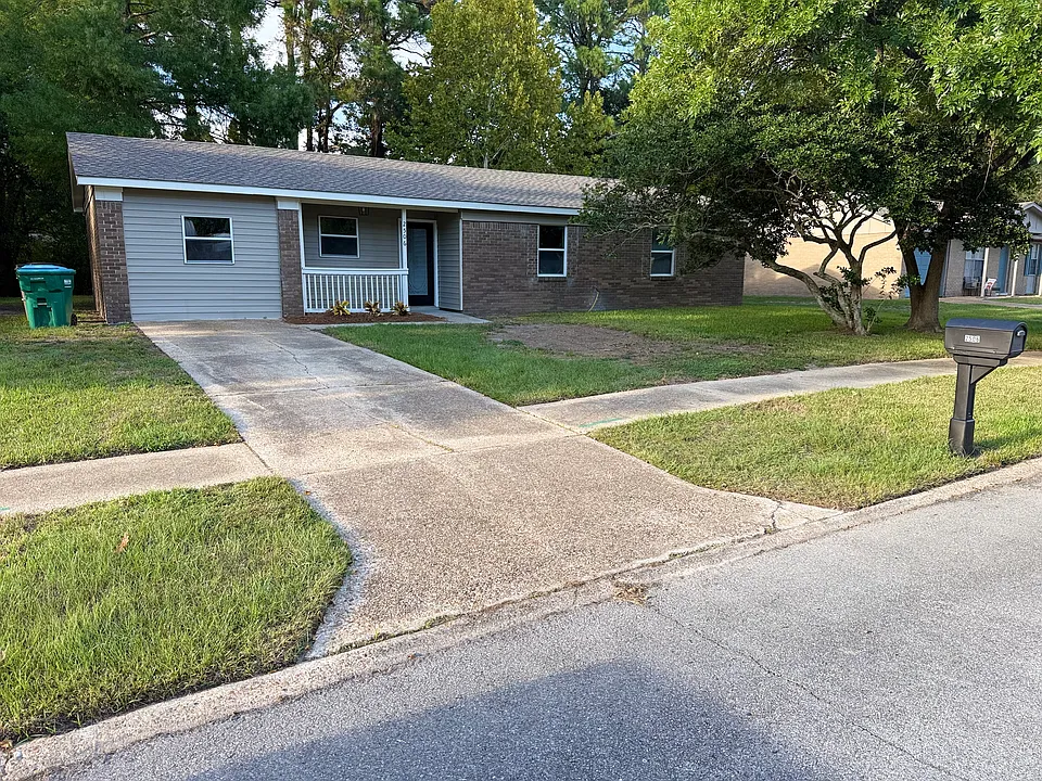 2506 Calle De Feliz St
