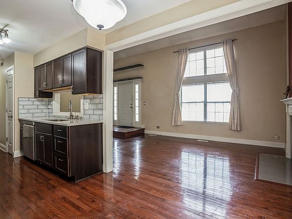 3rd image of 310 Wisteria Dr