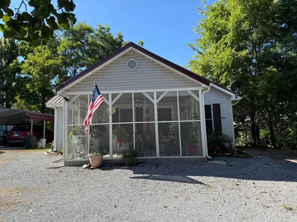 1016 S Adams St, Golconda, IL 62938