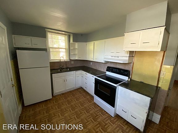 4th image of 147 Clarendon Ave
