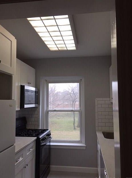 2nd image of 136 Woodside Grn APT 1C