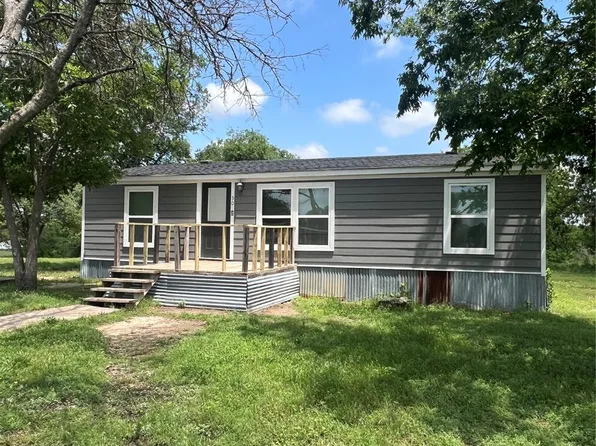 301 Stonebridge Ct, Weatherford, TX 76085
