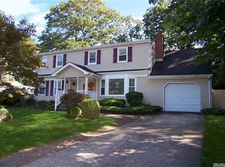 31 Woodland Rd, Centereach, NY 11720