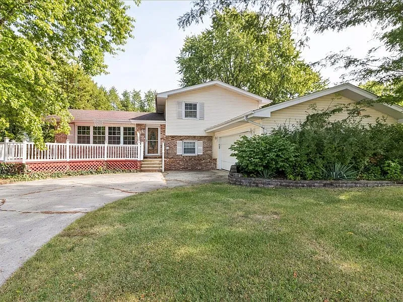 1920 Heather Ln photo 1