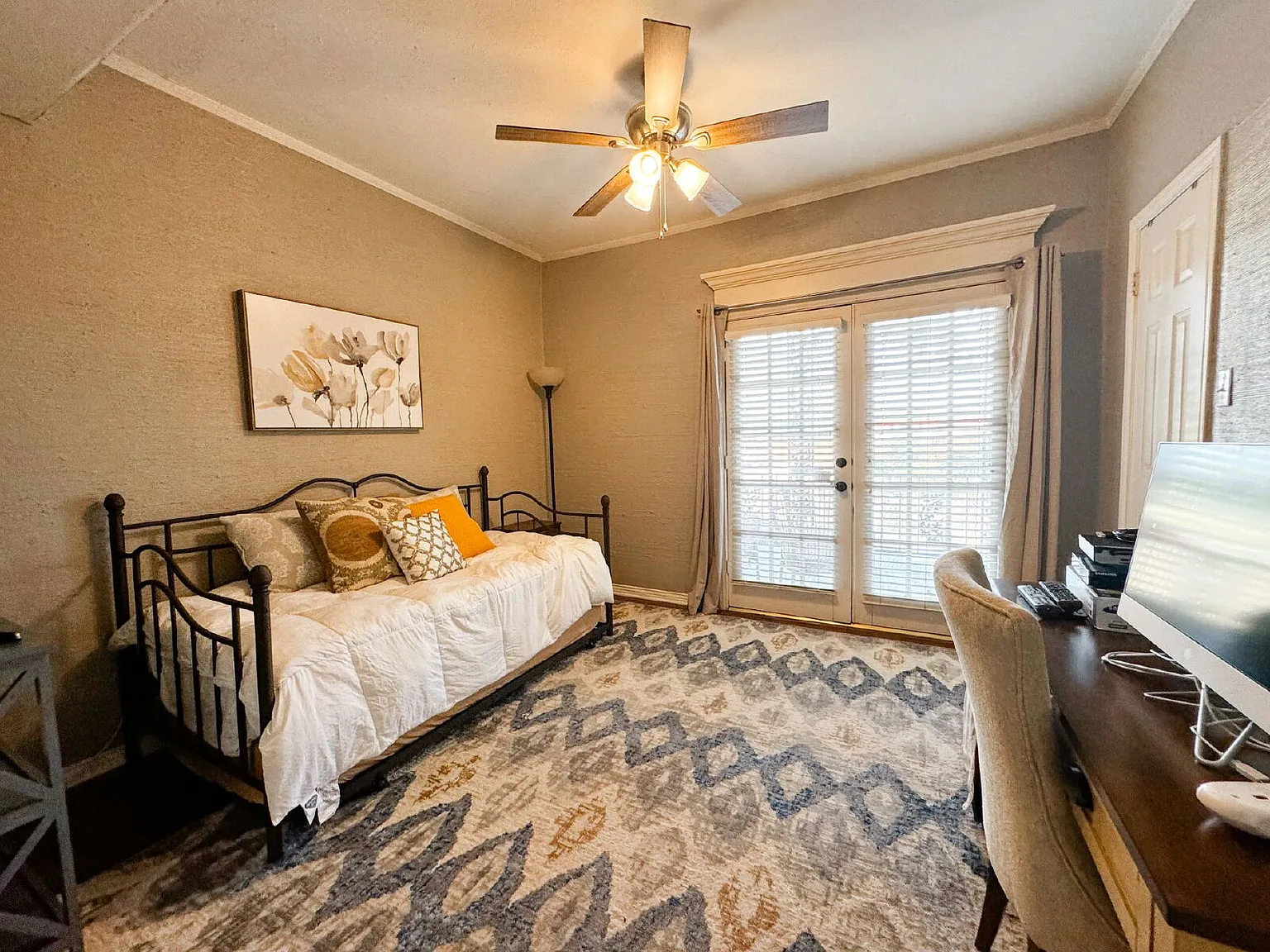 2 bed, 1.5 bath, 1101 sqft, $1,825 — Photo 2