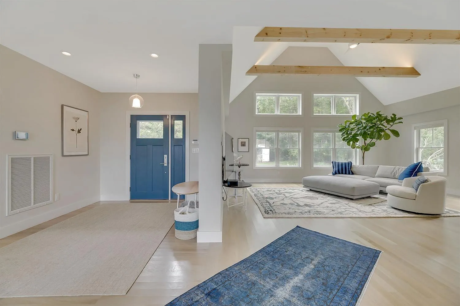 Harbor views from every room in this fabulous East Hampton rental — Photo 3