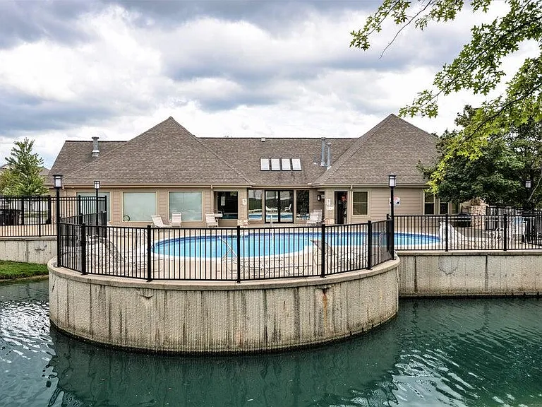 1550 Oakfield Dr — Photo 28