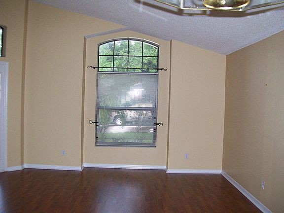 3rd image of 58 Battler St
