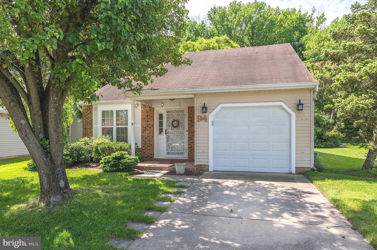 94 Bastian Dr photo 1