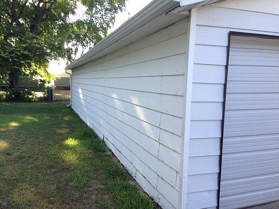 Tandem view of garage