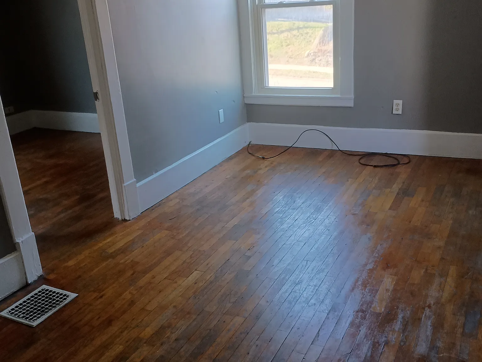 2 bed, 855 sqft, $1,200 — Photo 2