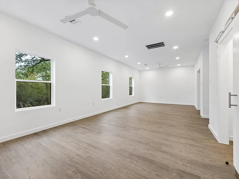 26 Wood Glen Dr — Photo 9