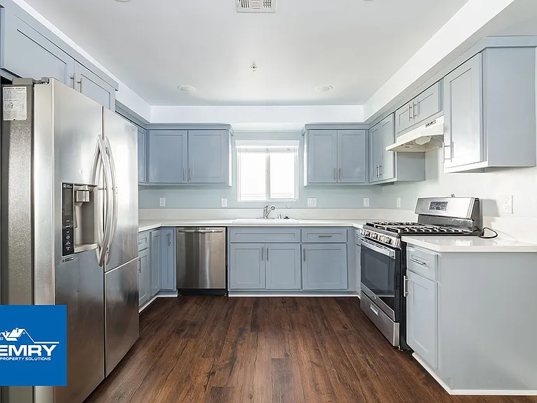 814 N Wilmington Blvd — Photo 4
