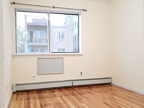 5th image of 2661 29th St APT 3