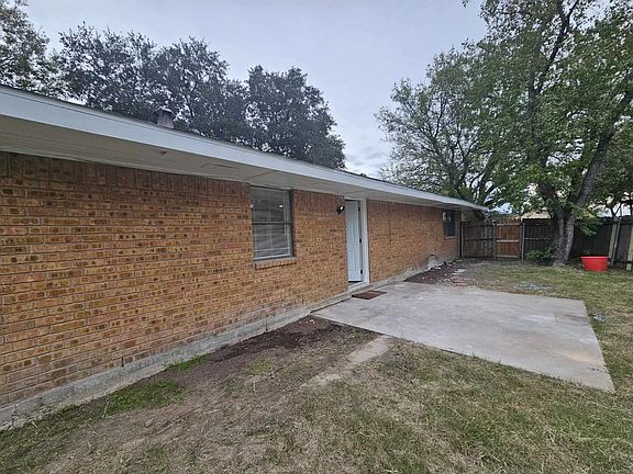 3rd image of 3219 Myatt Ln