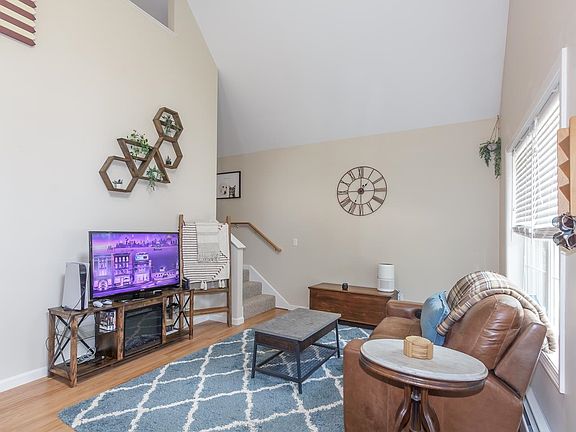 4th image of 439 Silver Pine Lane