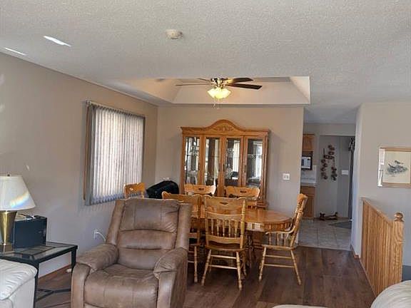 3rd image of 12 W Clearwater Cres