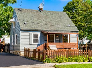102 Hearst Cir, Toronto, ON M6M2V1