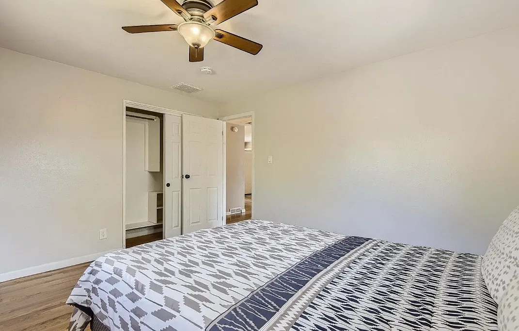 6 bed, 2077 sqft, $700 — Photo 2