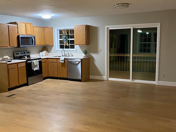 130 Regan Dining room/ Kitchen