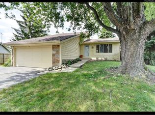 10 Fernwood Ct, Romeoville, IL 60446