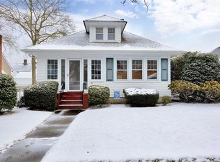 16 Rose St, Islip, NY 11751